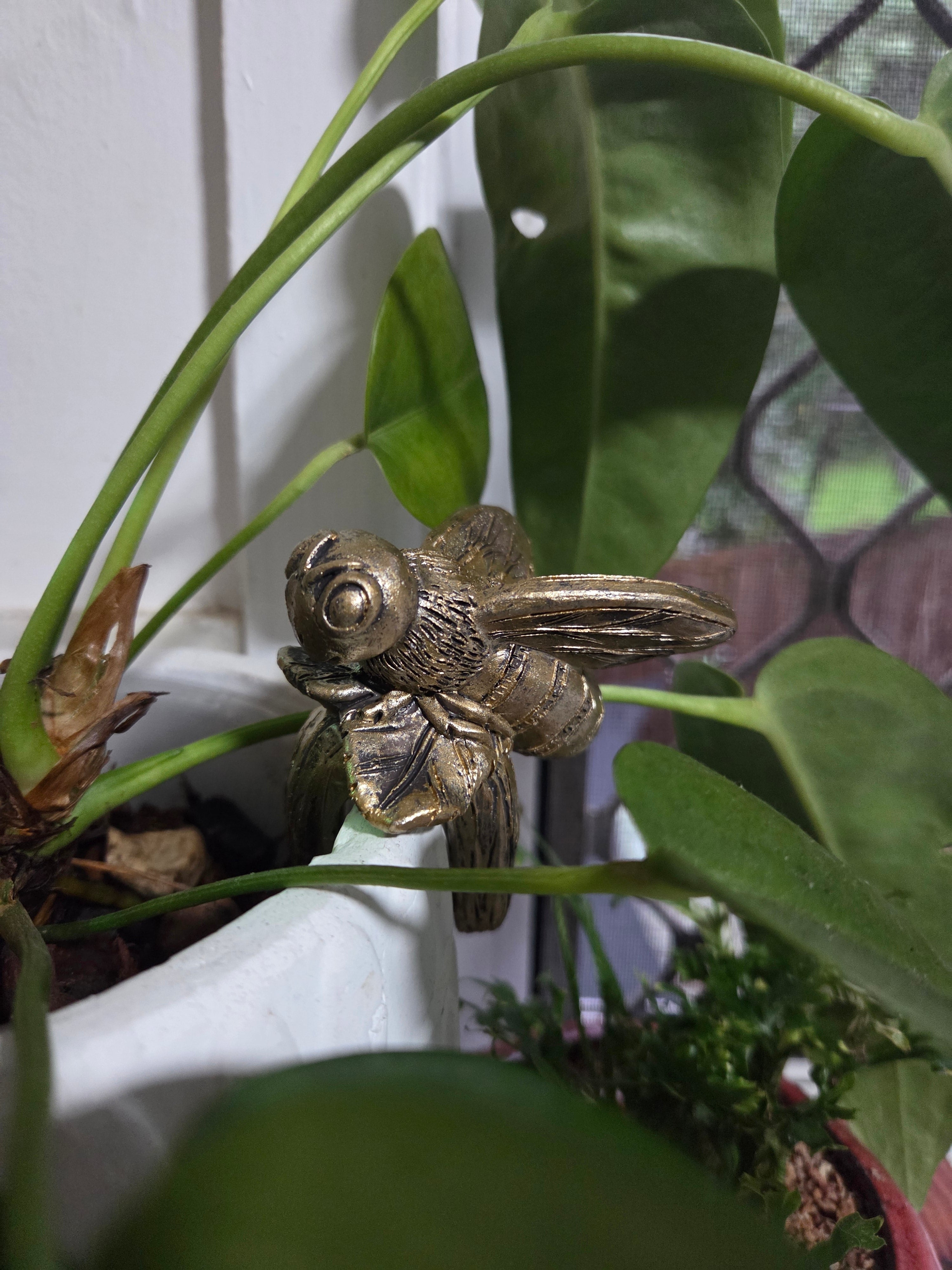 Bumble BEE plant buddy pot hanger